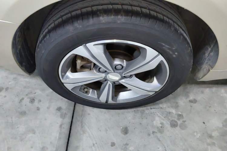 Used Geely Auto Emgrand GL 2019 1.4T CVT Elite Smart Edition Right Rear Wheel Hub