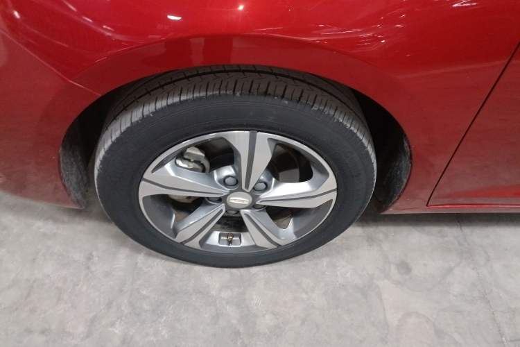 Used Geely Auto Emgrand GL 2019 1.4T CVT Elite Smart Edition Left Front Wheel Hub
