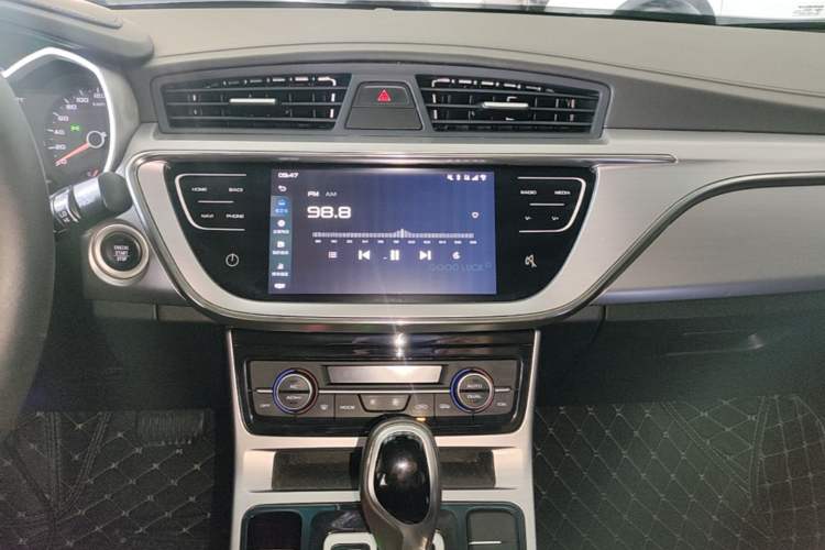 Used Geely Auto Emgrand GL 2019 1.4T CVT Elite Smart Edition Audio And AC Panel