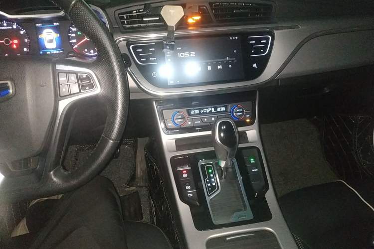 Used Geely Auto Emgrand GL 2019 1.4T CVT Elite Smart Edition Audio And AC Panel