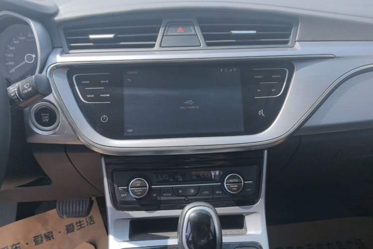 Used Geely Auto Emgrand GL 2019 1.4T CVT Elite Smart Edition Audio And AC Panel