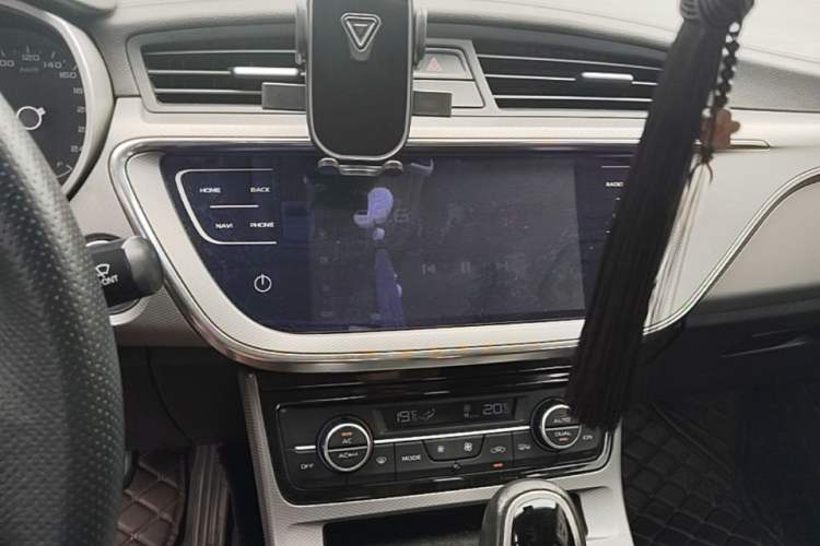 Used Geely Auto Emgrand GL 2019 1.4T CVT Elite Smart Edition Audio And AC Panel