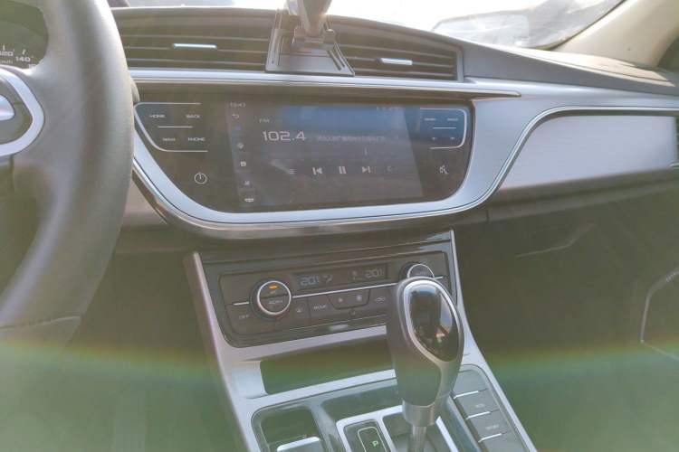 Used Geely Auto Emgrand GL 2019 1.4T CVT Elite Smart Edition Audio And AC Panel