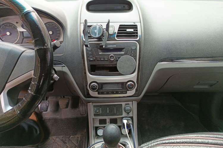 Used Geely Auto Emgrand GL 2019 1.8L Manual Entry-Level Smart Enjoyment Version Audio And AC Panel