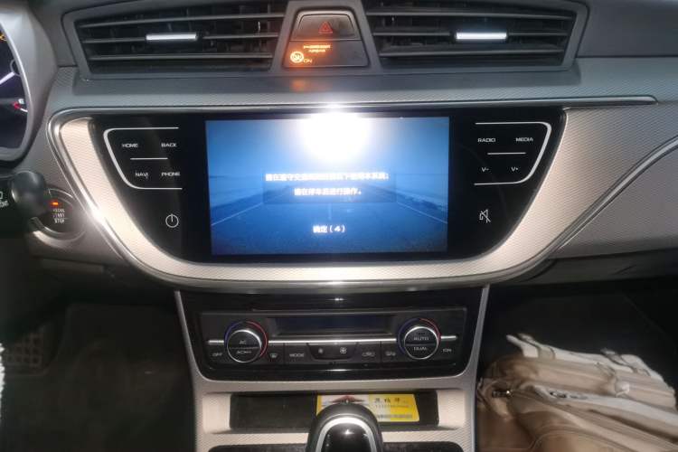Used Geely Auto Emgrand GL 2019 1.4T CVT Elite Smart Edition Audio And AC Panel