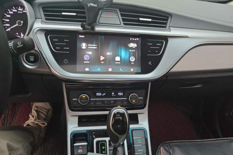 Used Geely Auto Emgrand GL 2019 1.4T CVT Elite Smart Edition Audio And AC Panel
