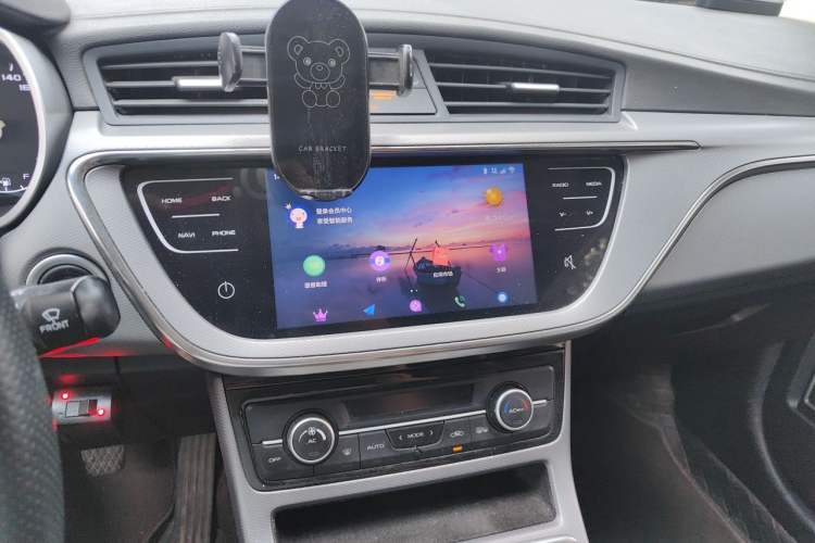 Used Geely Auto Emgrand GL 2019 1.8L Manual Entry-Level Smart Enjoyment Version Audio And AC Panel