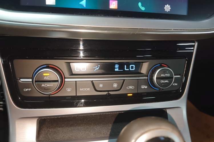 Used Geely Auto Emgrand GL 2019 1.4T CVT Elite Smart Edition Audio And AC Panel