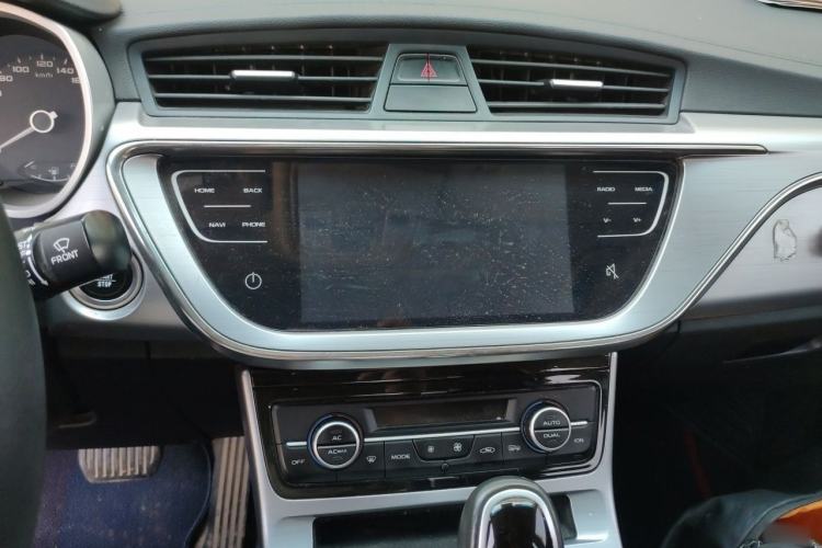 Used Geely Auto Emgrand GL 2019 1.4T CVT Elite Smart Edition Audio And AC Panel