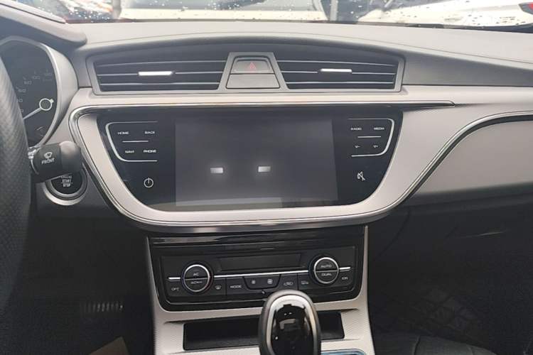 Used Geely Auto Emgrand GL 2019 1.4T CVT Elite Smart Edition Audio And AC Panel