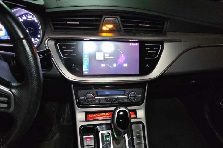 Used Geely Auto Emgrand GL 2019 1.4T CVT Elite Smart Edition Audio And AC Panel
