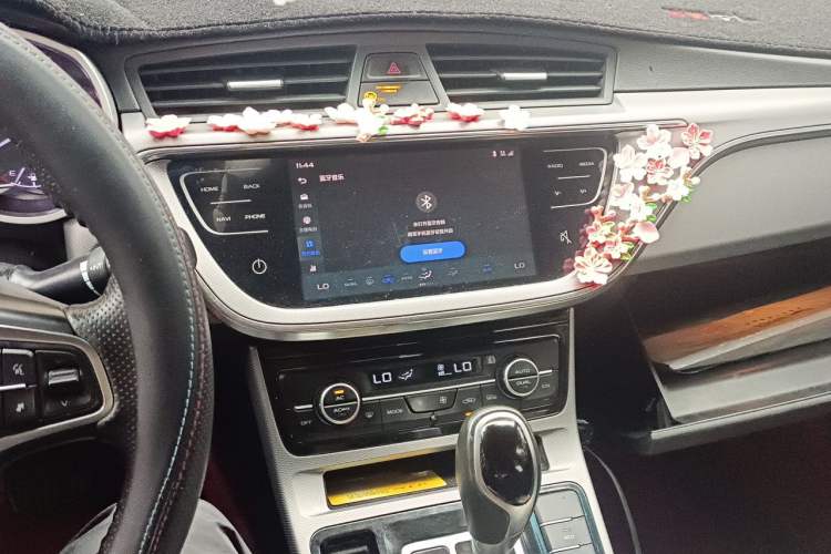 Used Geely Auto Emgrand GL 2019 1.4T CVT Elite Smart Edition Audio And AC Panel