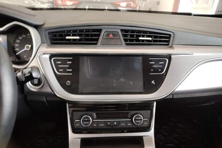 Used Geely Auto Emgrand GL 2019 1.5T DCT Elite Smart Edition Audio And AC Panel