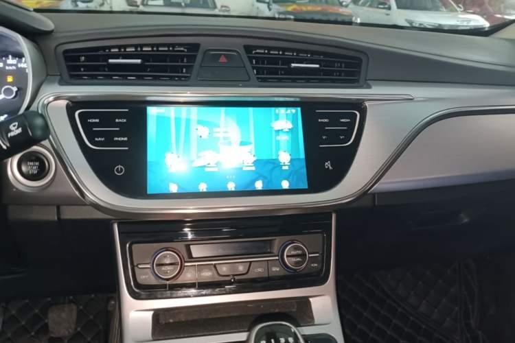 Used Geely Auto Emgrand GL 2019 1.4T Manual Elite Smart Edition Audio And AC Panel