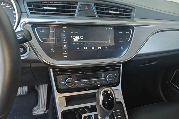 Used Geely Auto Emgrand GL 2019 1.4T CVT Prestige Smart Edition Audio And AC Panel