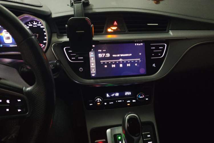 Used Geely Auto Emgrand GL 2019 1.4T CVT Elite Smart Edition Audio And AC Panel
