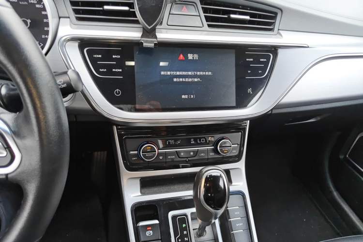 Used Geely Auto Emgrand GL 2019 1.4T CVT Elite Smart Edition Audio And AC Panel