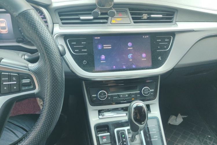 Used Geely Auto Emgrand GL 2019 1.4T CVT Elite Smart Edition Audio And AC Panel