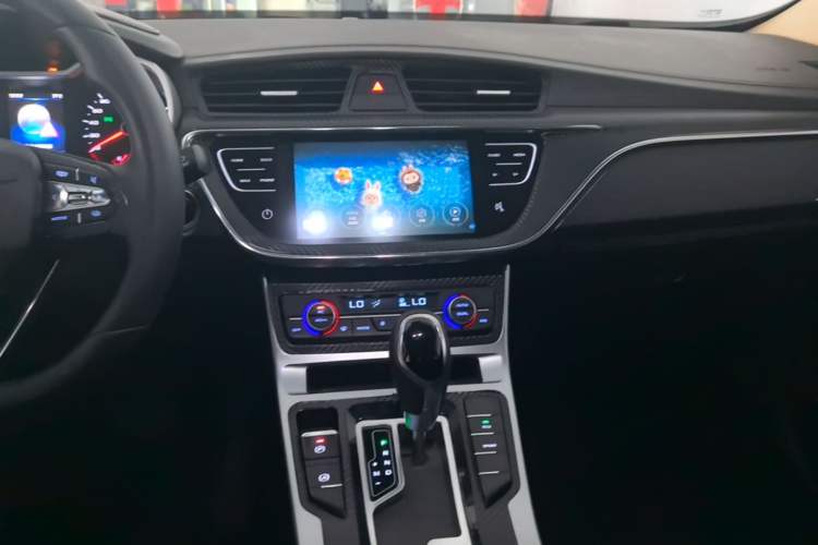 Used Geely Auto Emgrand GL 2019 1.4T CVT Elite Smart Edition Audio And AC Panel