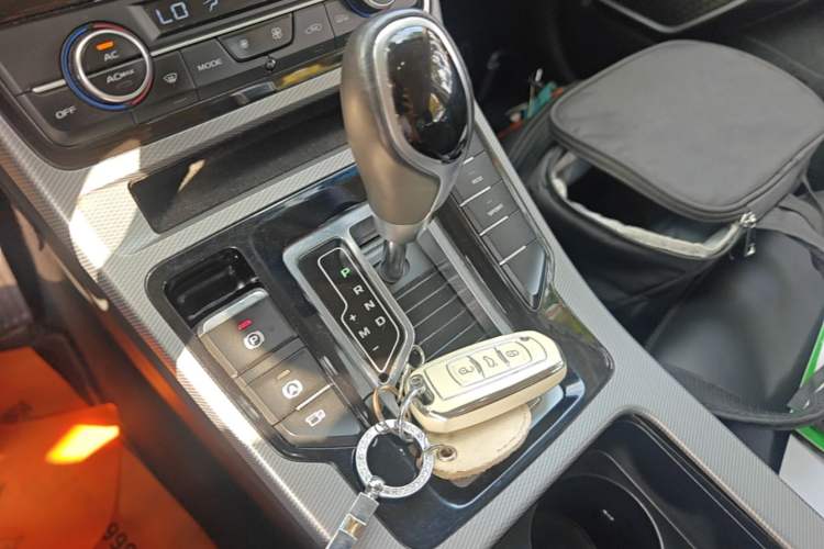 Used Geely Auto Emgrand GL 2019 1.4T CVT Elite Smart Edition Gear Lever
