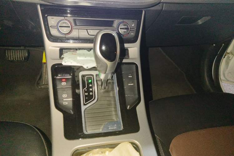 Used Geely Auto Emgrand GL 2019 1.4T CVT Prestige Smart Edition Gear Lever
