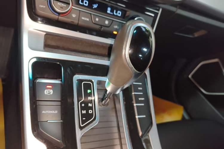 Used Geely Auto Emgrand GL 2019 1.4T CVT Elite Smart Edition Gear Lever