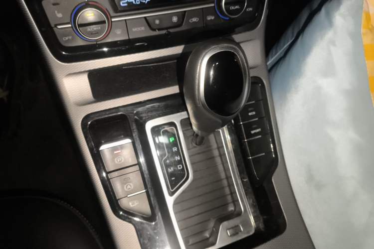 Used Geely Auto Emgrand GL 2019 1.4T CVT Prestige Smart Edition Gear Lever