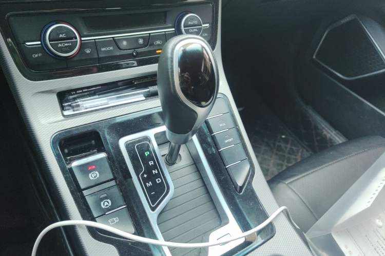 Used Geely Auto Emgrand GL 2019 1.4T CVT Elite Smart Edition Gear Lever