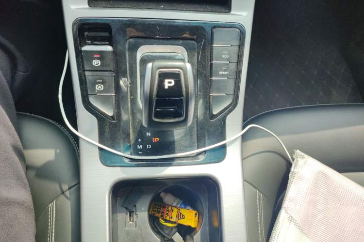 Used Geely Auto Emgrand GL 2019 1.5T DCT Elite Smart Edition Gear Lever
