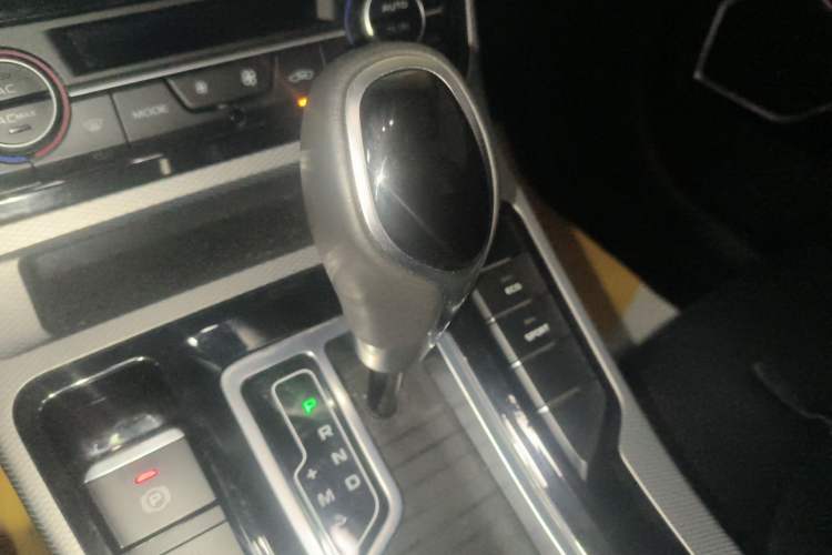 Used Geely Auto Emgrand GL 2019 1.4T CVT Elite Smart Edition Gear Lever