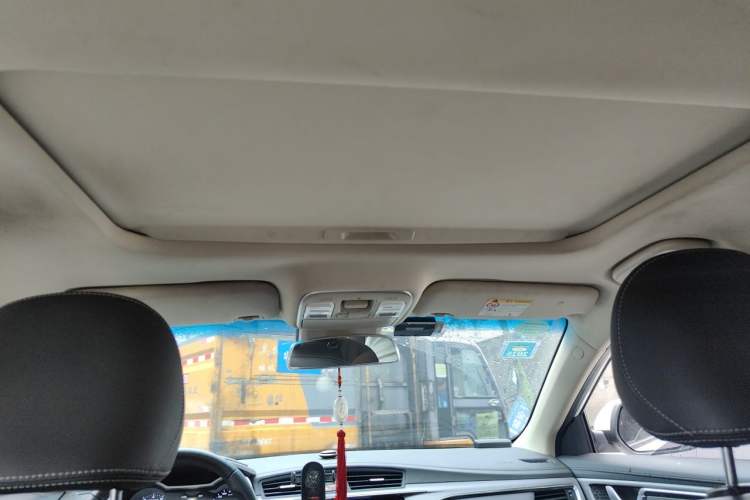 Used Geely Auto Emgrand GL 2019 1.8L Manual Entry-Level Smart Enjoyment Version Headliner