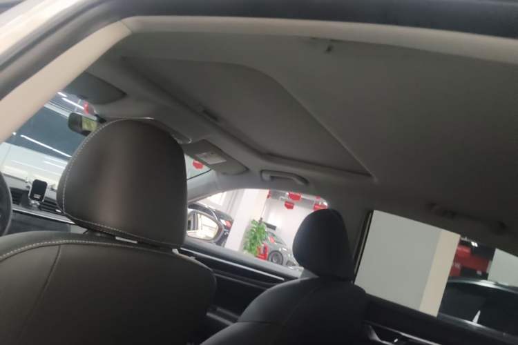 Used Geely Auto Emgrand GL 2019 1.4T CVT Elite Smart Edition Headliner