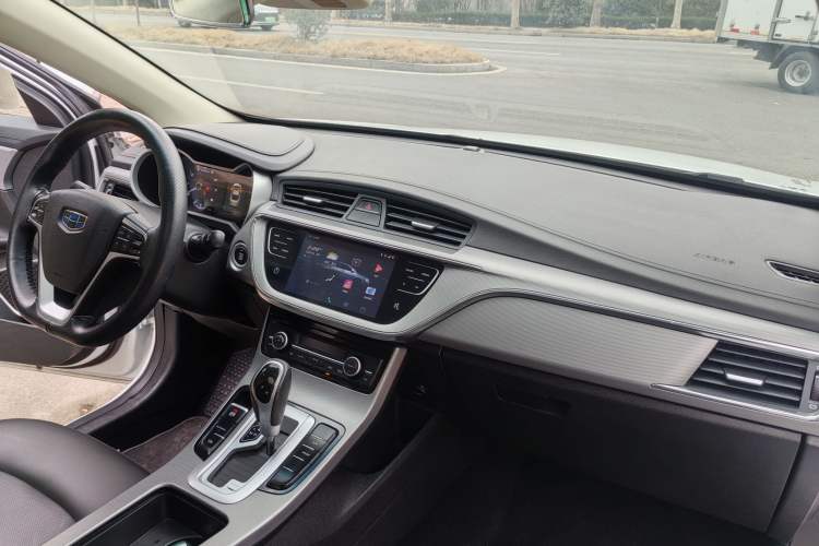 Used Geely Auto Emgrand GL 2019 1.8L DCT Elite Smart Edition Interior 2