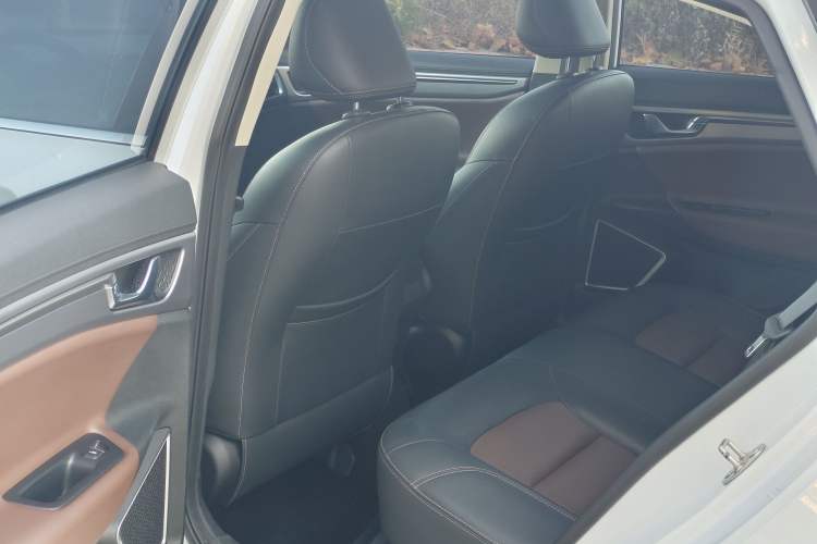 Used Geely Auto Emgrand GL 2019 1.4T CVT Prestige Smart Edition Interior 2