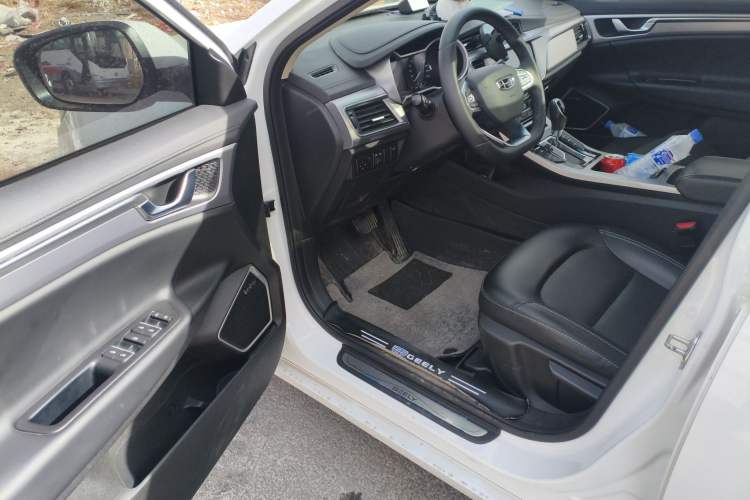 Used Geely Auto Emgrand GL 2019 1.4T CVT Elite Smart Edition Interior 3
