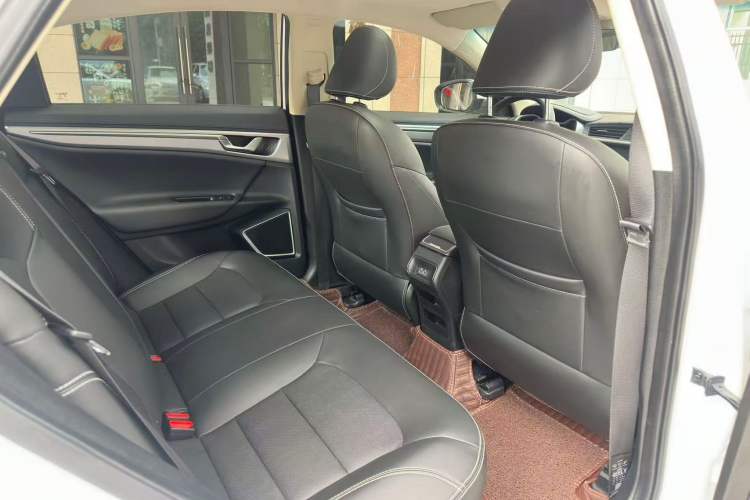 Used Geely Auto Emgrand GL 2019 1.4T CVT Elite Smart Edition Interior 3
