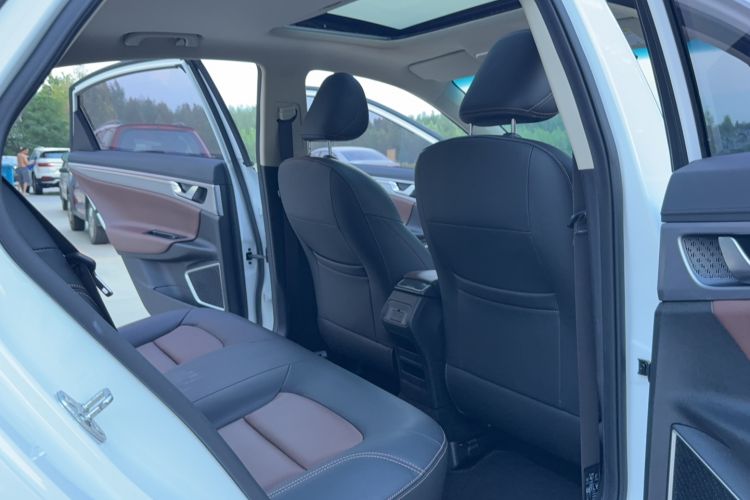 Used Geely Auto Emgrand GL 2019 1.4T CVT Prestige Smart Edition Interior 4
