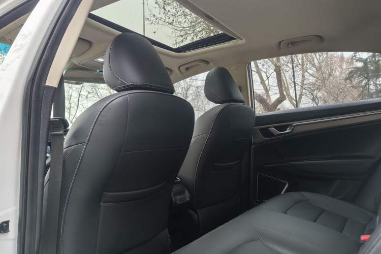 Used Geely Auto Emgrand GL 2019 1.8L DCT Elite Smart Edition Interior 4