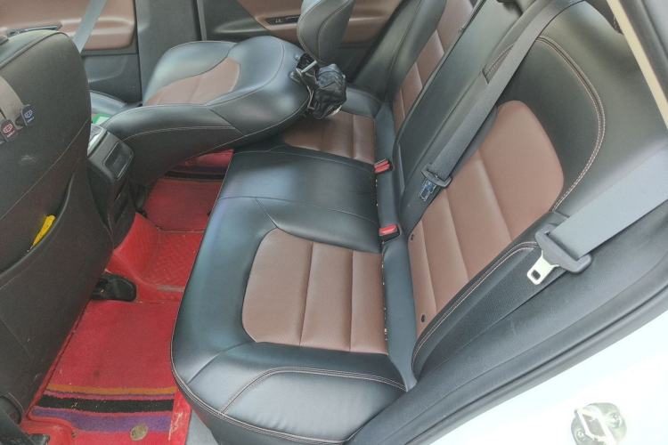 Used Geely Auto Emgrand GL 2019 1.5T DCT Prestige Smart Edition Interior 4