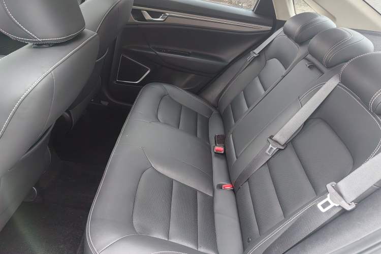 Used Geely Auto Emgrand GL 2019 1.8L DCT Elite Smart Edition Interior 5