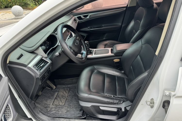 Used Geely Auto Emgrand GL 2019 1.4T Manual Elite Smart Edition Interior 5