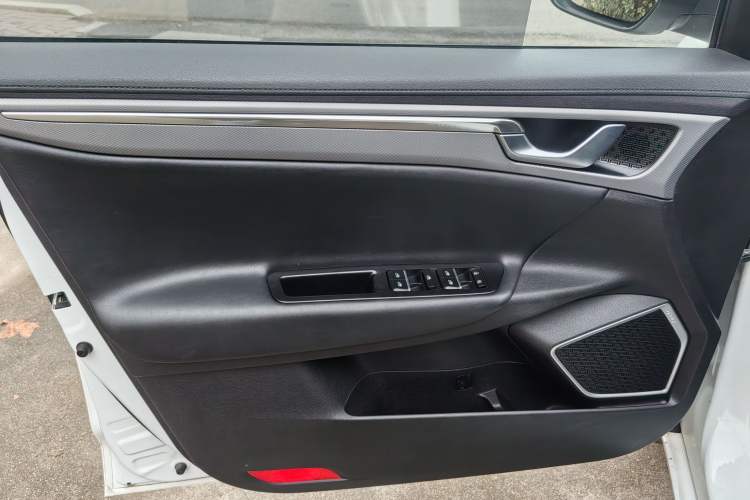 Used Geely Auto Emgrand GL 2019 1.8L DCT Elite Smart Edition Interior 8