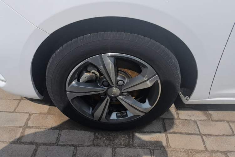 Used Geely Auto Emgrand GL 2019 1.4T CVT Elite Smart Edition Left Front Wheel Hub