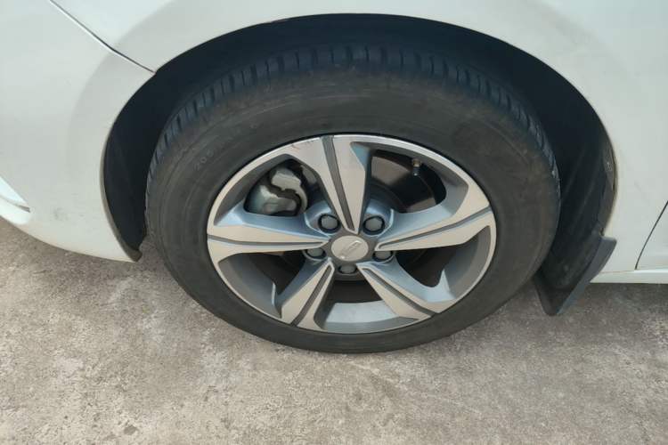 Used Geely Auto Emgrand GL 2019 1.5T DCT Elite Smart Edition Left Front Wheel Hub