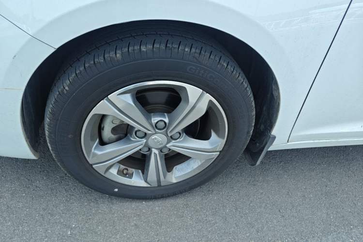 Used Geely Auto Emgrand GL 2019 1.4T CVT Elite Smart Edition Left Front Wheel Hub