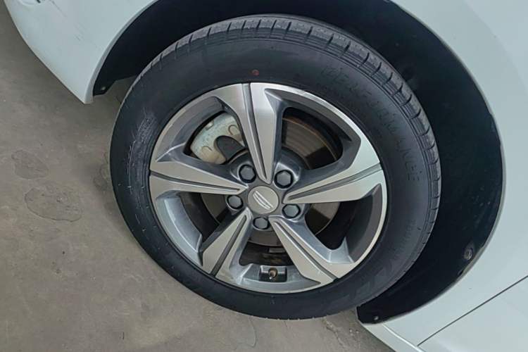 Used Geely Auto Emgrand GL 2019 1.4T CVT Elite Smart Edition Left Front Wheel Hub