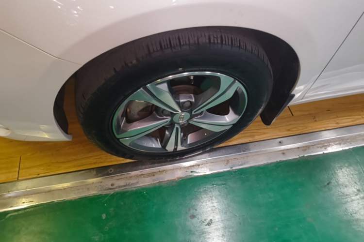 Used Geely Auto Emgrand GL 2019 1.4T CVT Elite Smart Edition Left Front Wheel Hub