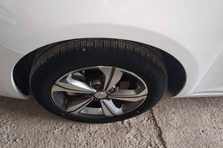 Used Geely Auto Emgrand GL 2019 1.4T Manual Elite Smart Edition Left Front Wheel Hub
