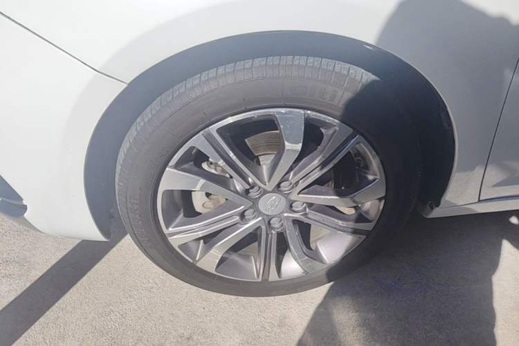 Used Geely Auto Emgrand GL 2019 1.4T CVT Prestige Smart Edition Left Front Wheel Hub