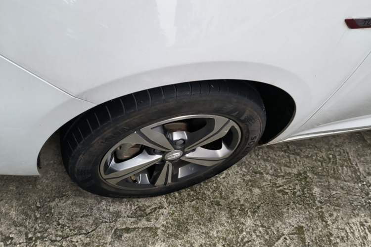 Used Geely Auto Emgrand GL 2019 1.4T CVT Elite Smart Edition Left Front Wheel Hub